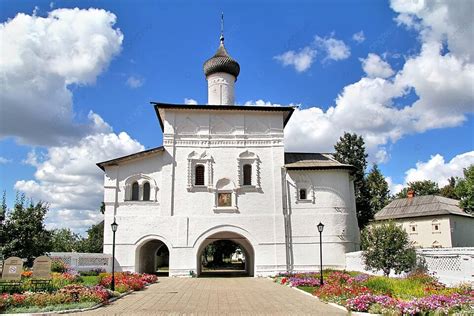  The Annunciation - Wspaniałe Złote Tło i Atrakcyjne Ustawienie